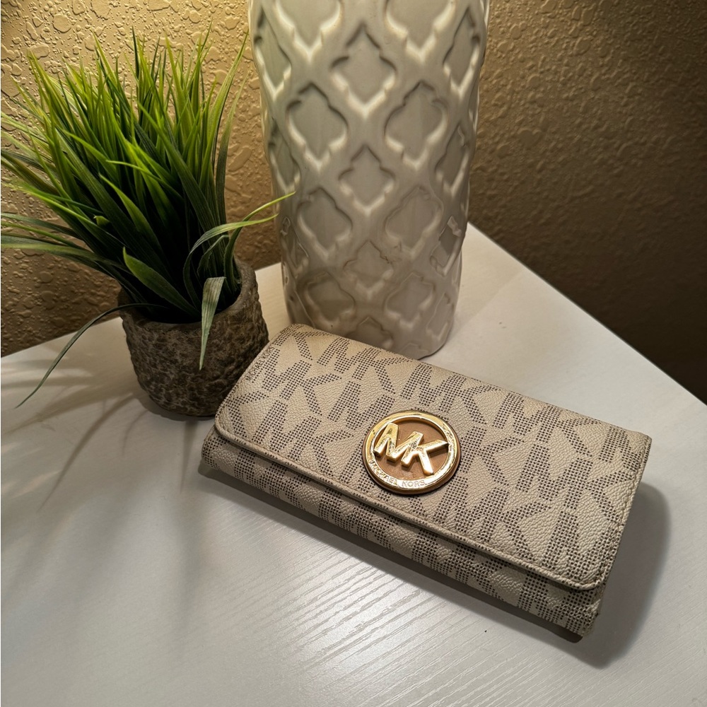 Michael Kors trifold wallet